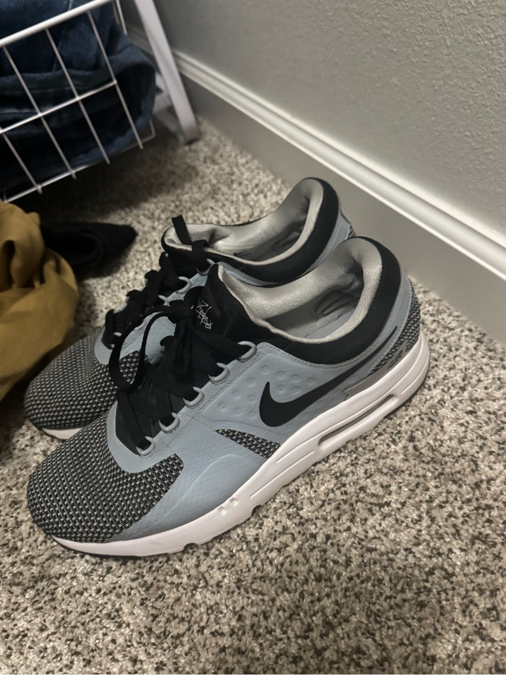 Nike Men’s Light Gray Blue & Black Casual Sneaker - Picture 4 of 6